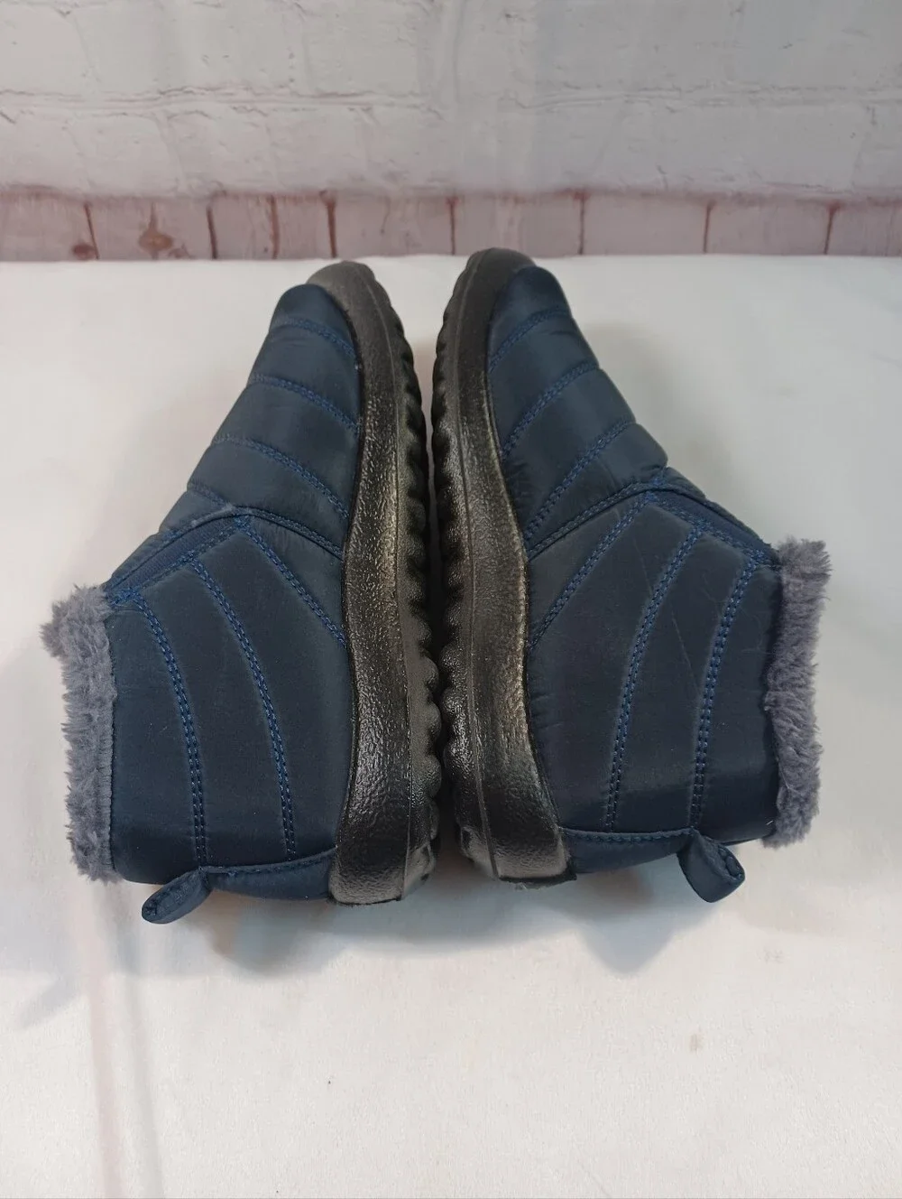 bj women's navy gray quilted faux fur lined winter ankle boots size 9M 40